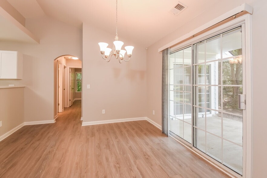 Building Photo - 2010 Greenhill Pass