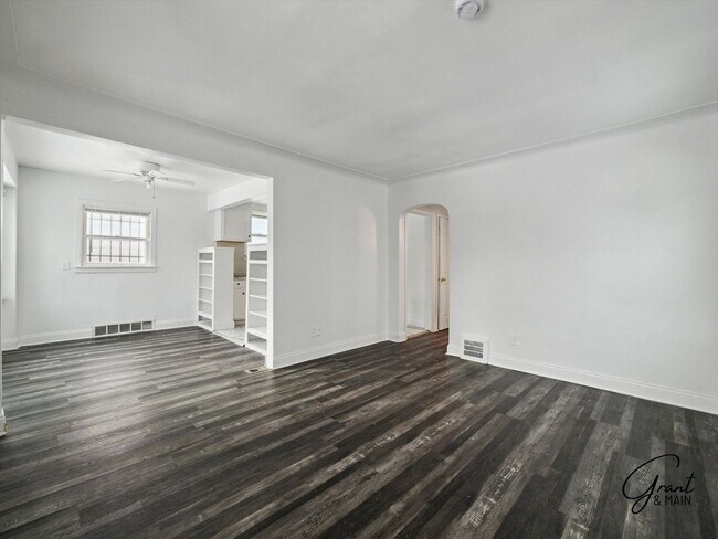 Building Photo - $1250 3 bedroom bungalow