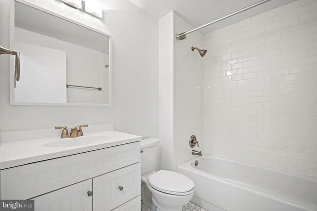 Building Photo - 5863 Jackson Oak Ct