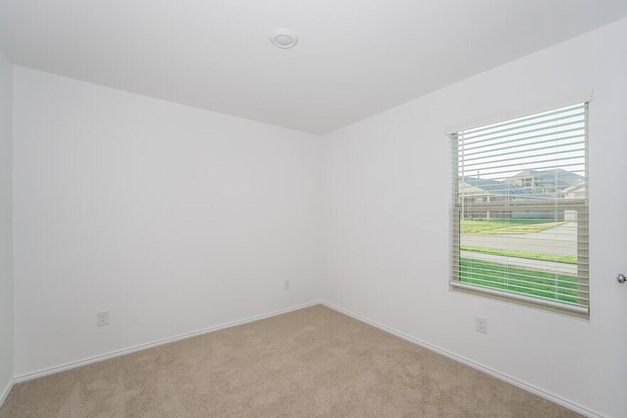 Building Photo - 8413 High Robin Ave