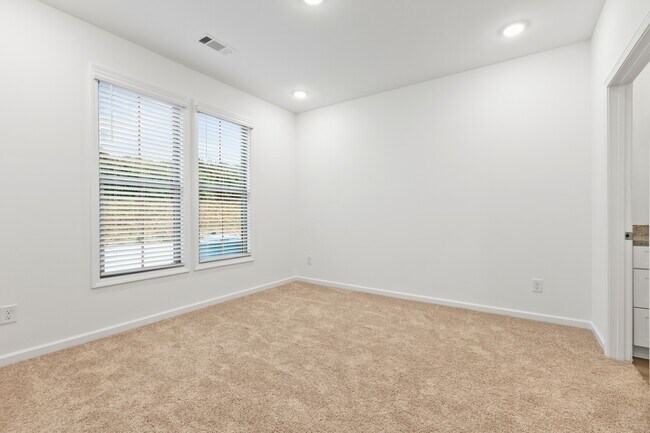 Building Photo - 126 Summer St