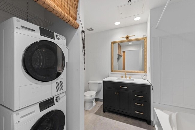 Building Photo - 700 N Washington Ave