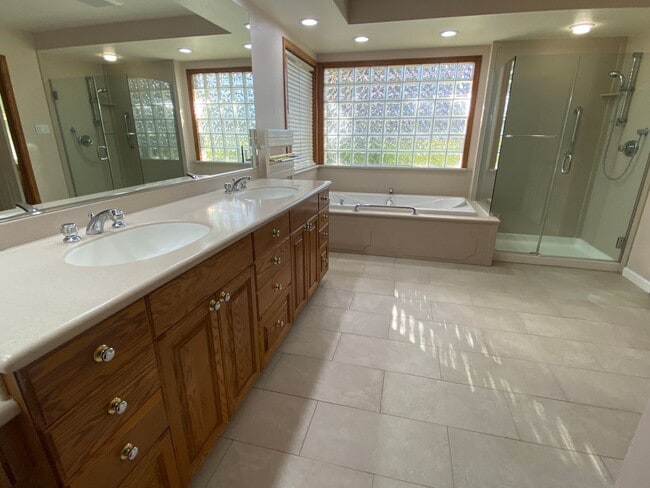 Building Photo - Pleasanton Heights 3BD, 2BA, Single Story, Great Location near downtown, Top Schools