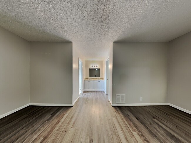 Building Photo - 23123 Bayleaf Dr