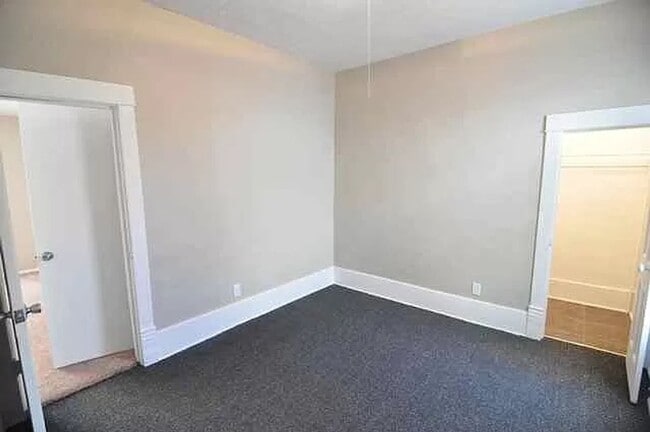Building Photo - 5 Bedroom Home Available Now!