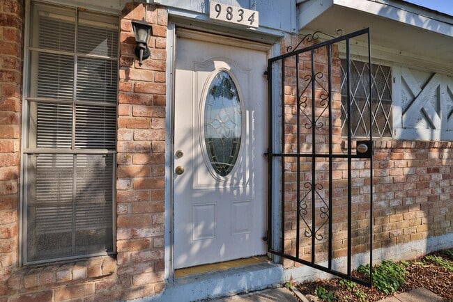 Building Photo - 9834 Denning Dr