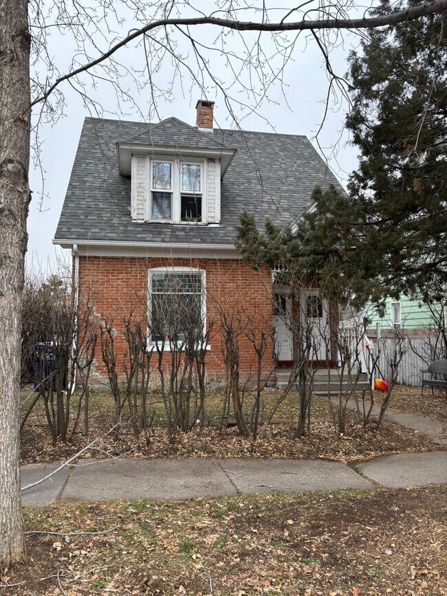 Building Photo - 421 W Lamme St