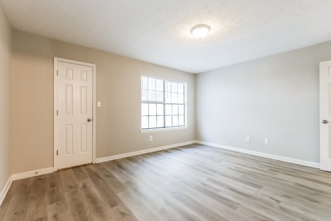 Building Photo - 5424 Park Pl S