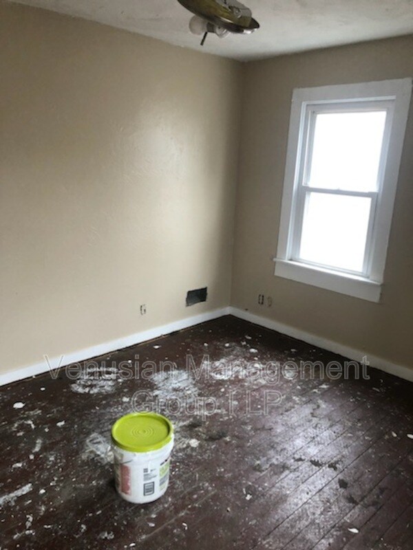 Building Photo - 408 Johnston Ave