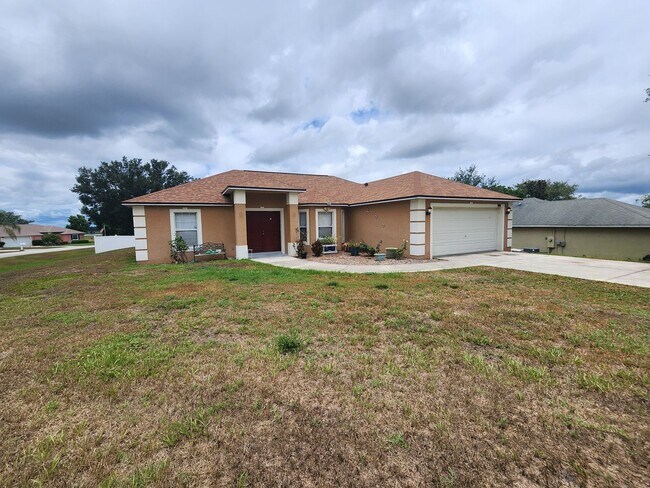 Building Photo - 3/2~Vista Pines Loop~Nice Big Corner Lot, ...