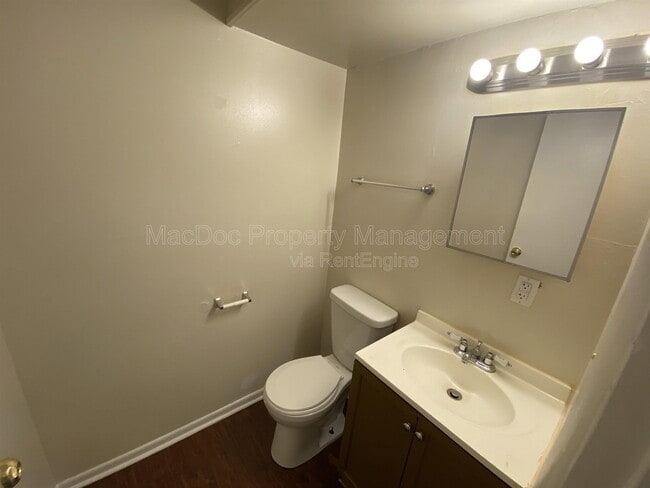 Building Photo - 928 Bellows Ave