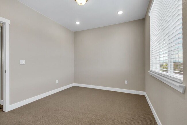 Building Photo - 1555 W 67th Ave