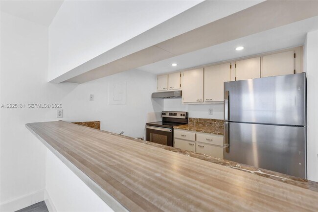 Building Photo - 7601 E Treasure Dr