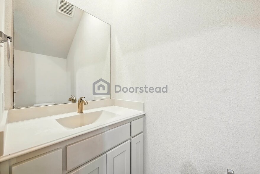 Building Photo - 2518 Plumas Dr