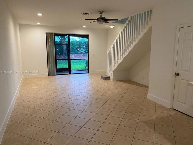 Building Photo - 4256 Vineyard Cir