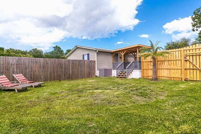 Building Photo - Home on half acre with land and storage
