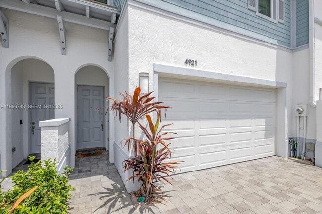 Building Photo - 4921 Pointe Midtown Way