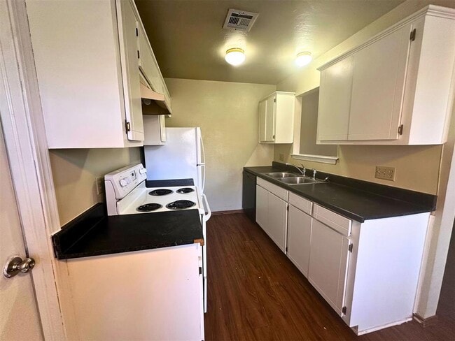 Building Photo - 910 NW Dearborn Ave