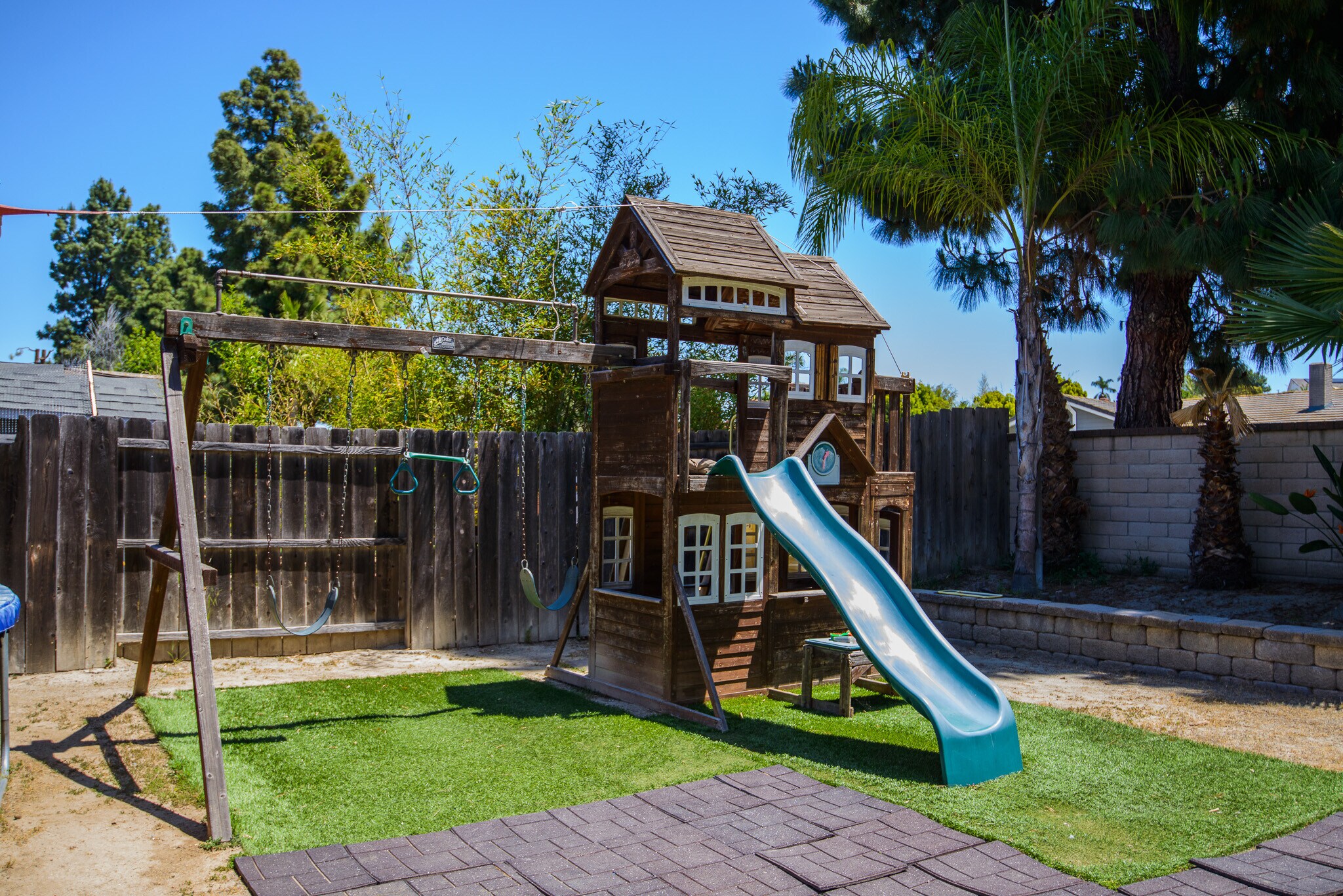 Building Photo - 5239 Hubbert St