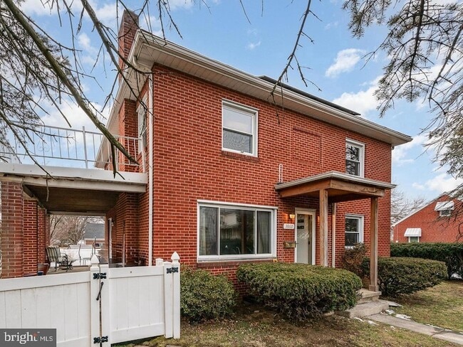 Building Photo - 3860 N 6th St