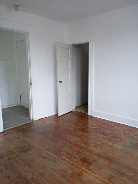 Building Photo - 547 NE Knott St