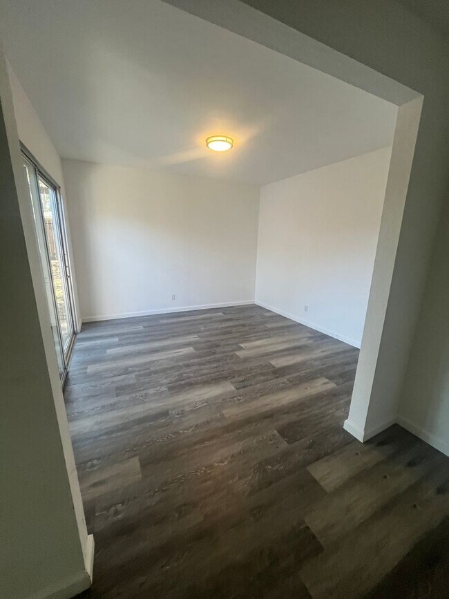 Building Photo - 347 Jeffrey Dr