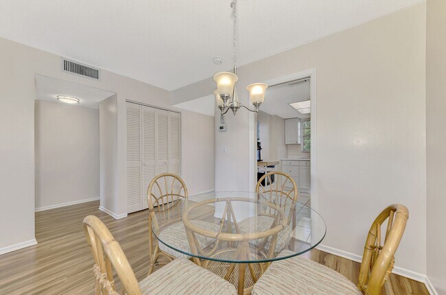 Building Photo - BEAULTIFUL 1 BEDROOM, 1 BATHROOM CONDO LOCATED JUST MINUTES FROM VENICE BEACH!