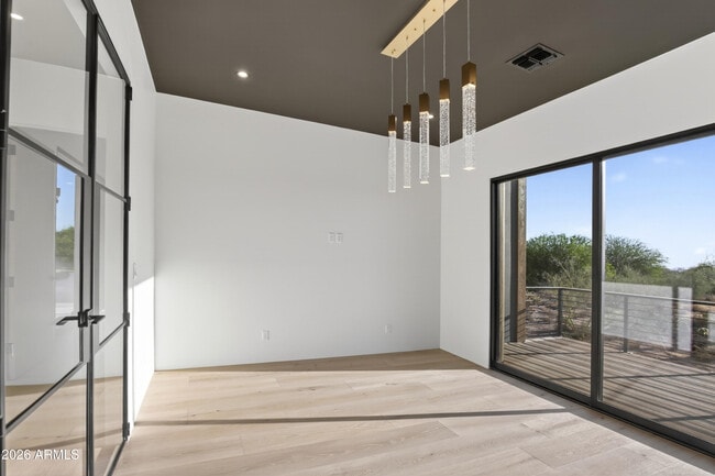 Building Photo - 9067 E Rimrock Dr