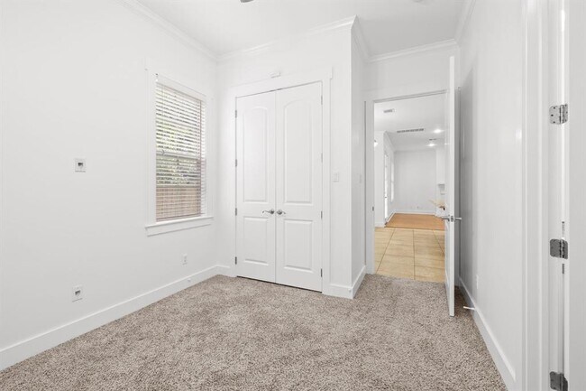 Building Photo - 1607 Chelsea Ln