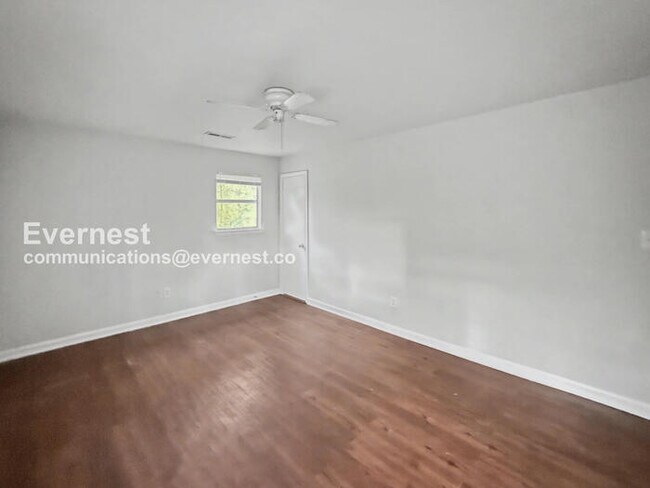 Building Photo - 248 Foxglen Rd