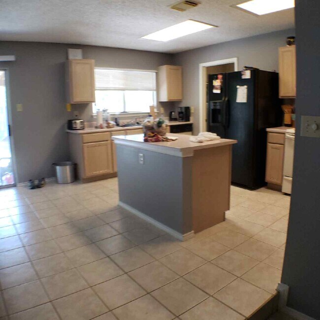 Building Photo - 8206 Talkenhorn