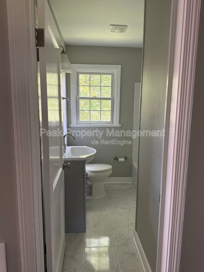 Building Photo - 9014 Weldon Dr