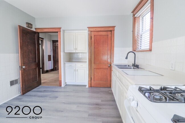 Building Photo - Newly Renovated 2Bed/1Bath in Charming Sou...