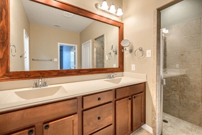 Building Photo - Charming Single-Story Home Located in Lind...