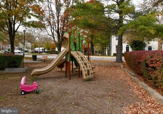 Building Photo - 915 Westlake Dr