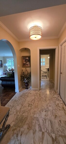 Building Photo - 10526 Sweetbriar Pky