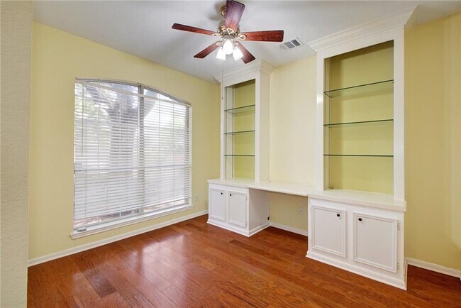 Building Photo - 1801 Hickory Ridge Cove