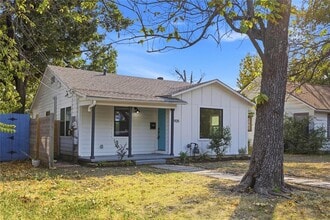 Building Photo - 905 E 53rd St