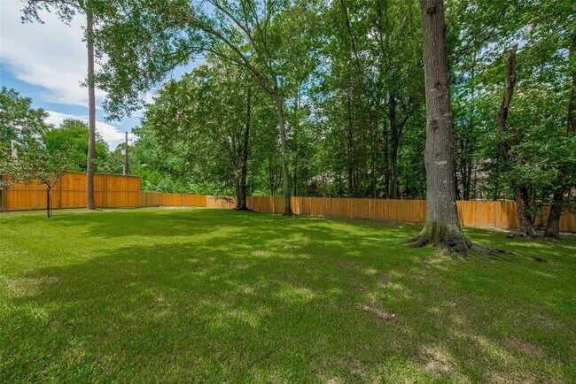 Building Photo - 2405 Chantilly Ln