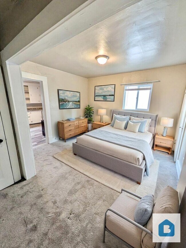 Building Photo - 1833 E 3rd St