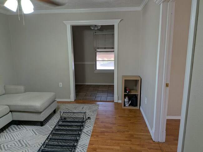 Building Photo - 117 N University Dr