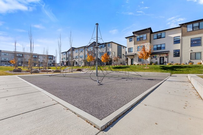 Building Photo - 461 S 900 W