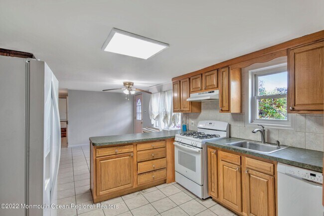 Building Photo - 284 Millstone Rd