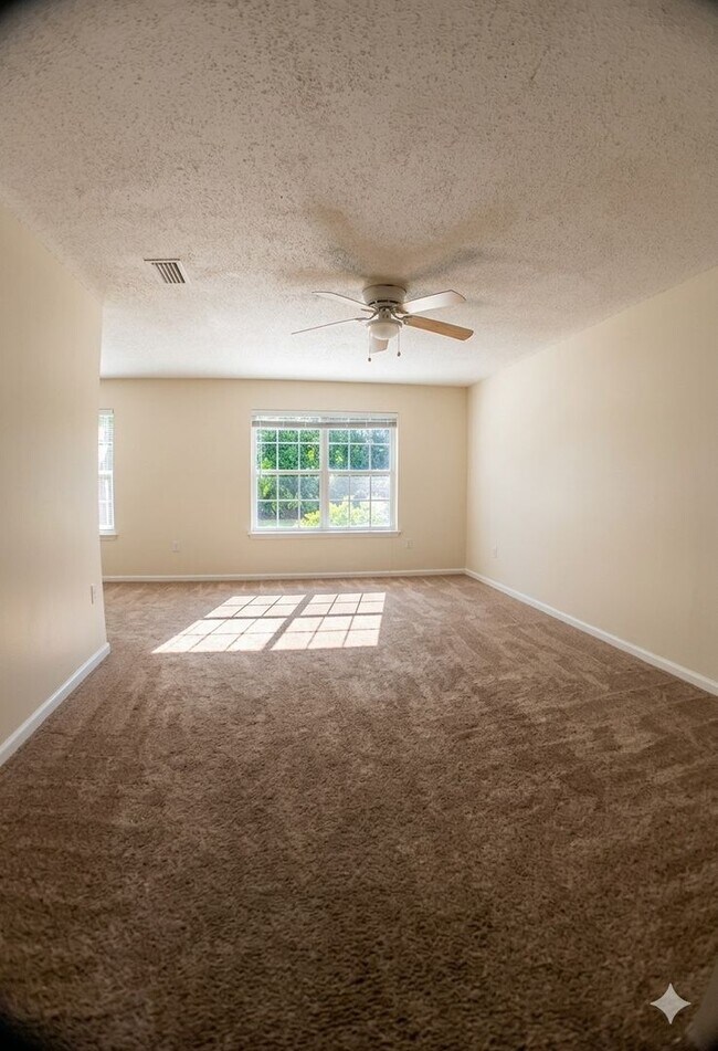 Building Photo - Charming Corner Lot Home In Destin!