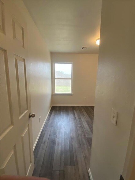 Building Photo - 1204 Granite Ln