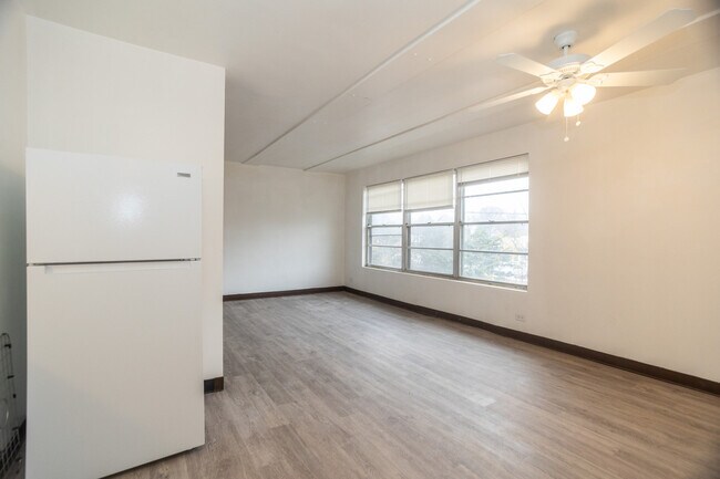 Building Photo - 136 Ann St