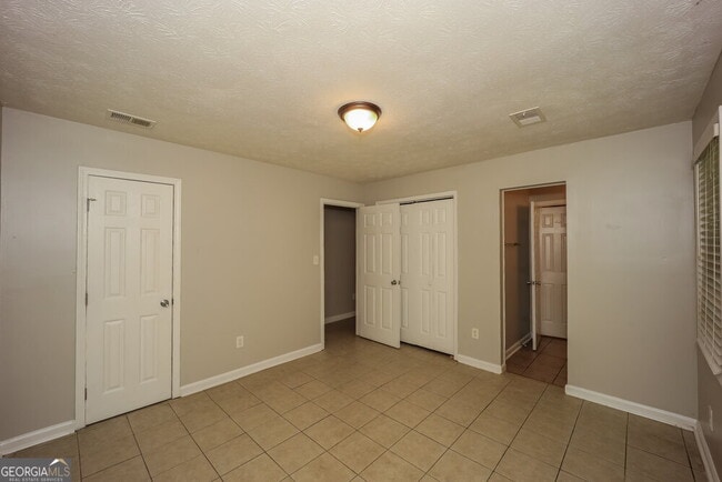 Building Photo - 5539 Hall Cir