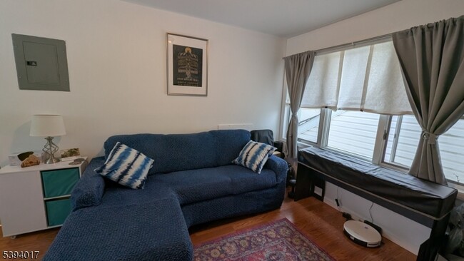 Building Photo - 12 Main St