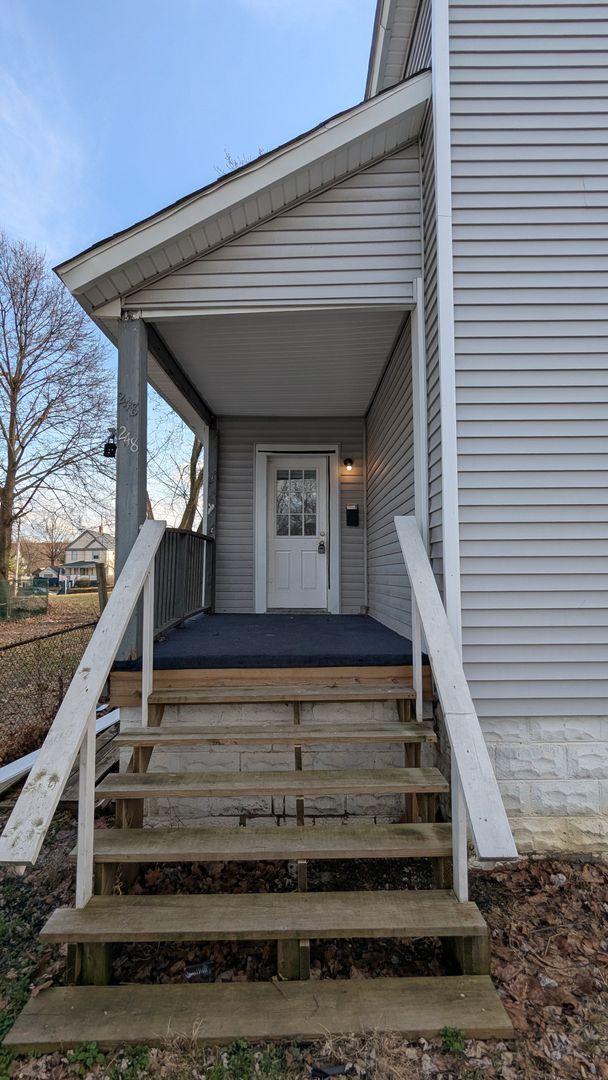 Building Photo - Charming 3-bedroom, 1-bathroom home located in the heart of Akron