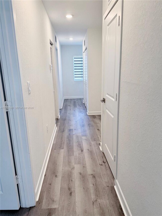 Building Photo - 2418 SE 10th St